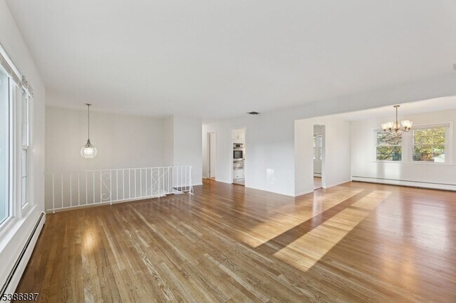 Building Photo - 71 Roosevelt St