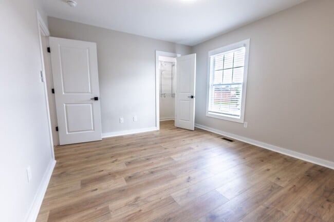 Building Photo - 1415 2nd E Ct