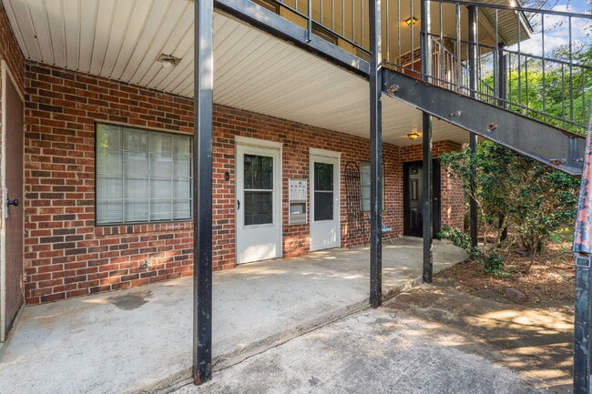 Building Photo - Move-In Ready 2BR Condo | Pool Access & Water Included