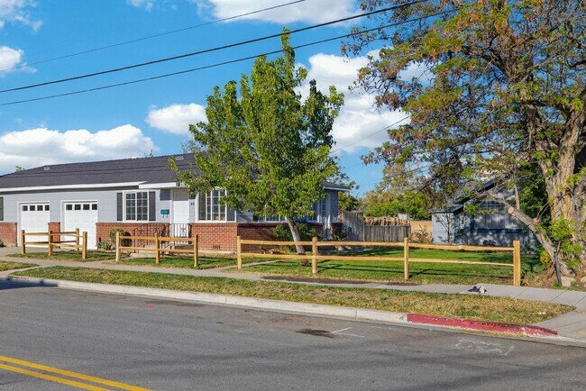 Building Photo - Welcome to Reno Nevada’s Biggest Little BnB !!