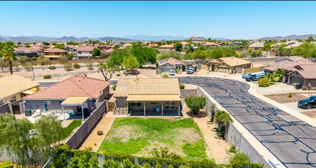Building Photo - Charming Corner Lot Gem!
