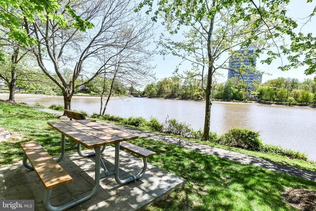 Building Photo - 2954 Yarling Ct