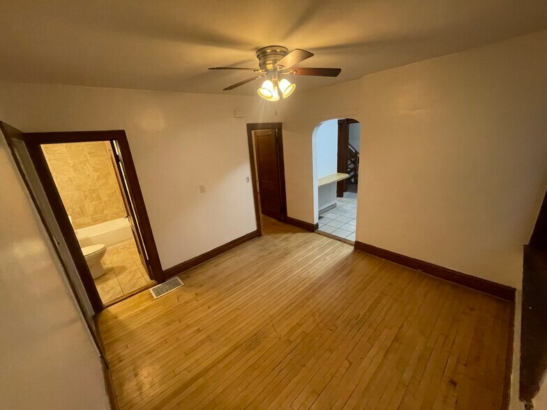 Building Photo - 4829 S Tripp Ave