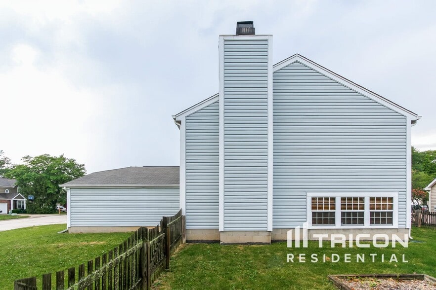 Building Photo - 7943 Cardinal Cove W