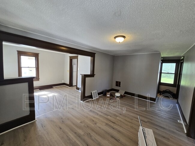 Building Photo - 124 Moir St