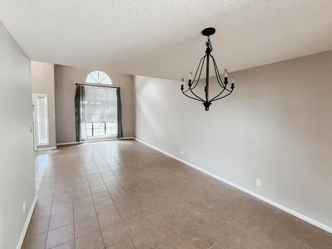 Building Photo - 418 Charleston Dr