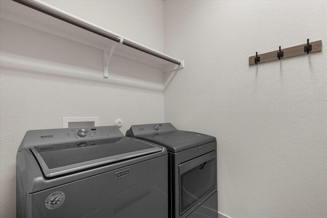 Building Photo - 2500 Forest Creek Dr