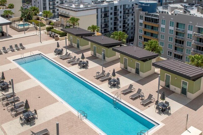 Building Photo - 1120 E Kennedy Blvd