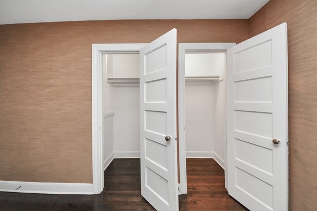 Building Photo - 2332 Sheridan St