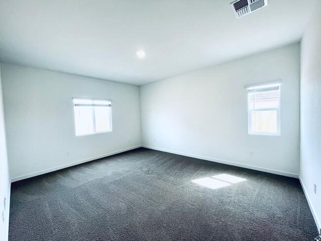 Building Photo - Newer 4 Bedroom Home, 3 car garage