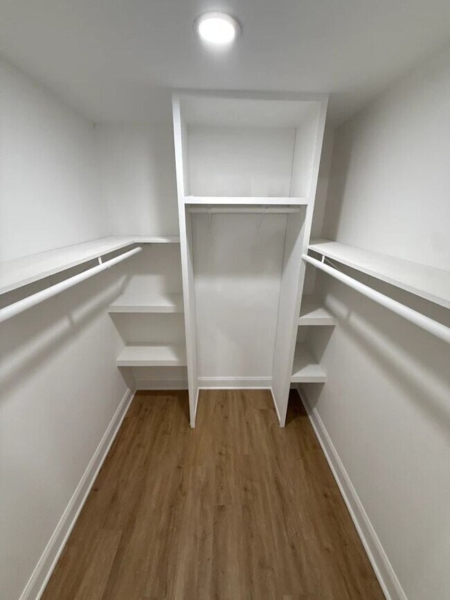 Building Photo - Spacious 4BR/3BA Retreat in Decatur