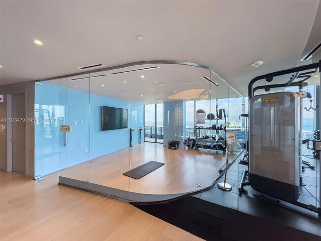 Building Photo - 1000 Brickell Plaza