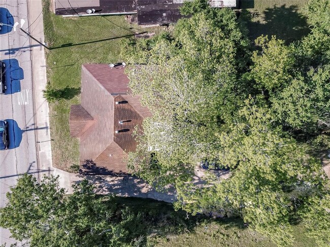 Building Photo - 2515 Montgomery Rd