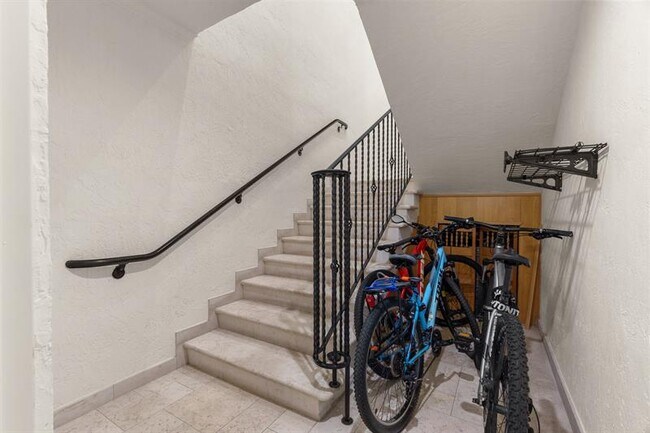 Building Photo - 70 Isle of Venice Dr