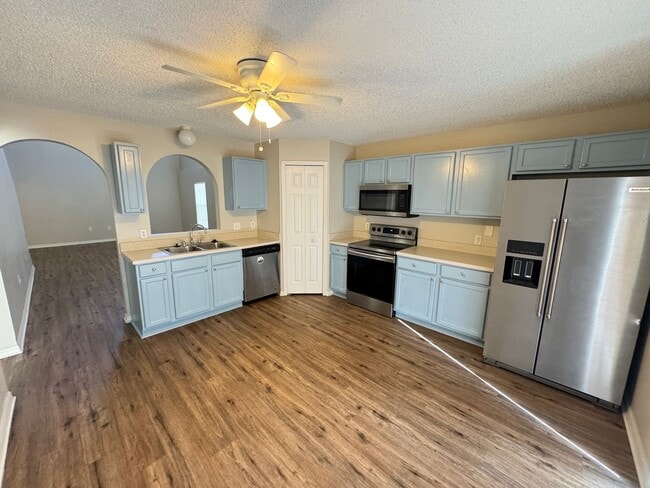 Building Photo - Spacious 4-Bedroom Home with 3 Full Baths in Whispering Trails – Pet Friendly!