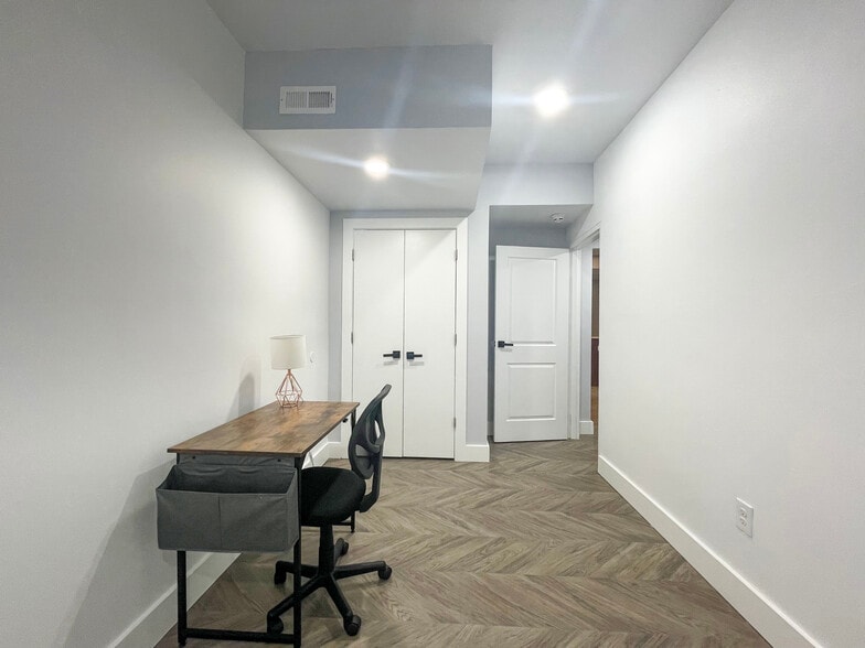 Building Photo - 4027 Beechwood Blvd