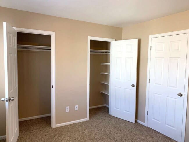 Building Photo - "Spacious 4-Bedroom Haven with 2 Full Baths in Prime Fort Collins Location!"