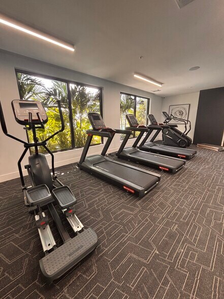 Building Photo - 1904 Monroe St