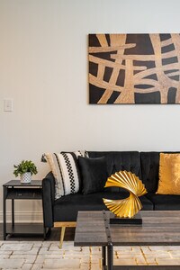 Building Photo - 5861 Royal Ln