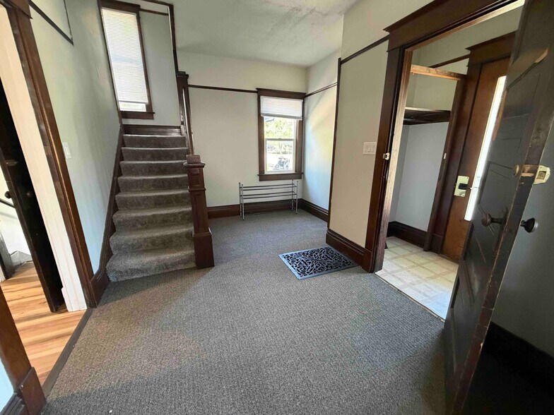 Building Photo - 1220 6th Ave