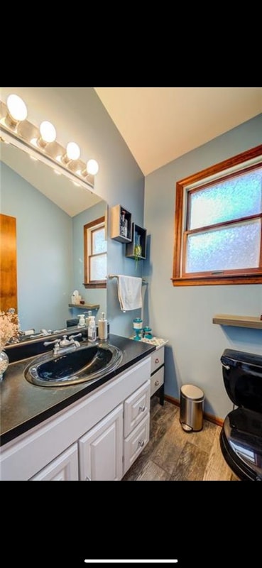 Building Photo - 10 Penn Dr