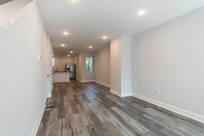 Building Photo - Recently renovated home in South West Phil...