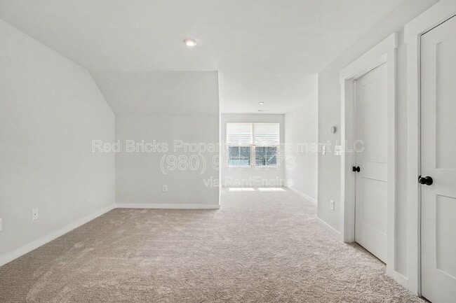 Building Photo - 9512 Munsing Dr