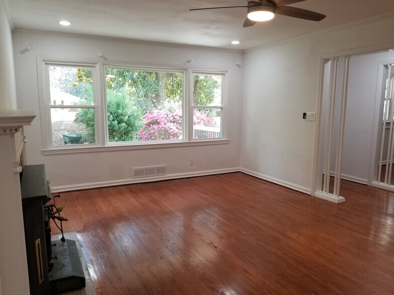 Building Photo - 2079 Honeysuckle Ln SW