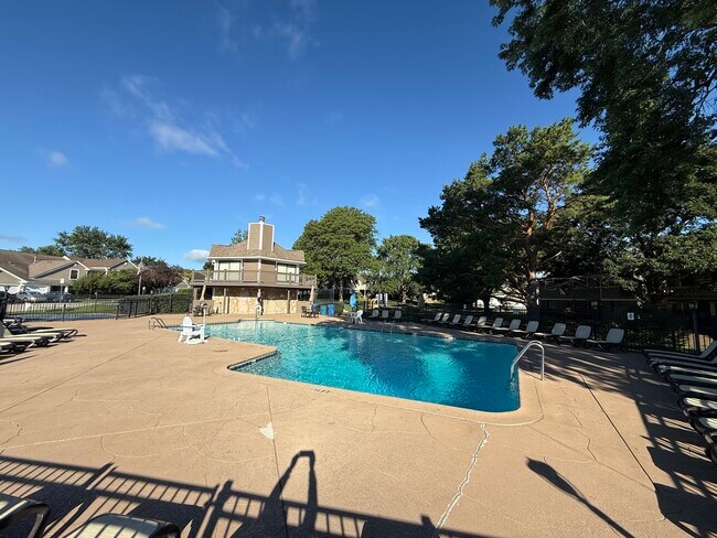 Building Photo - 70 Margate Ct