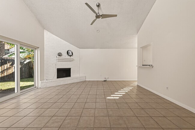 Building Photo - 11535 Bellspring Dr