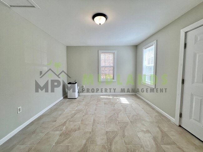 Building Photo - 290A Browning Court