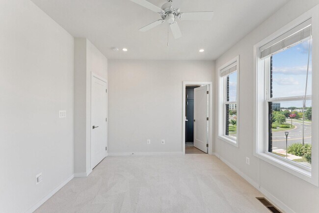 Building Photo - 4689 Charger Pl
