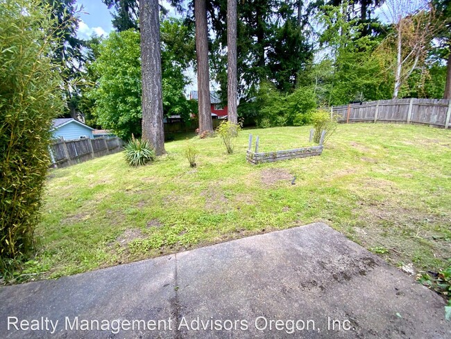 Building Photo - 3 br, 2 bath House - 989 SE Fir Grove Loop