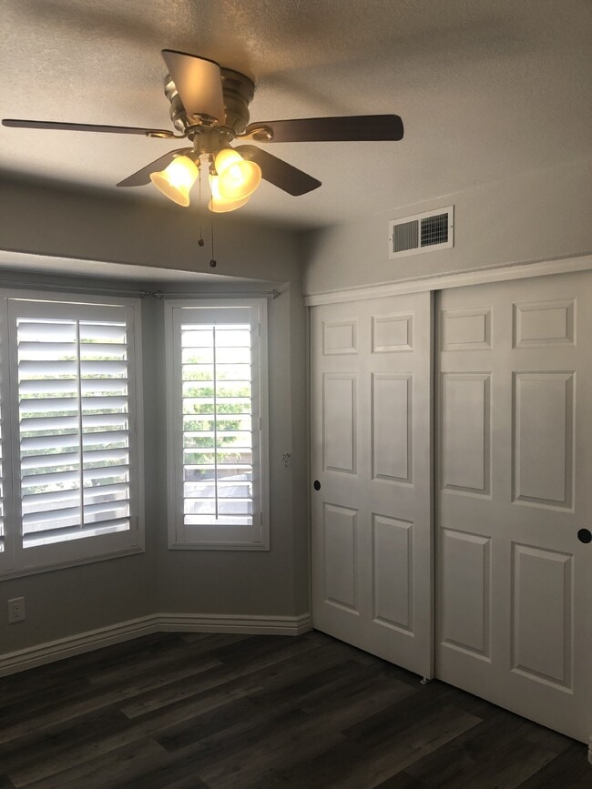 Building Photo - Beautiful 2 Story POOL Home with LOTS of U...