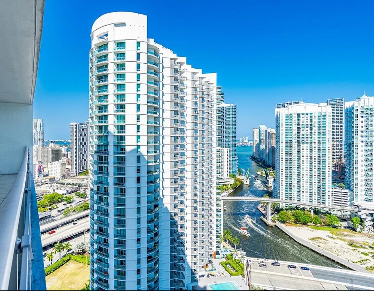 Building Photo - 90 SW 3rd St