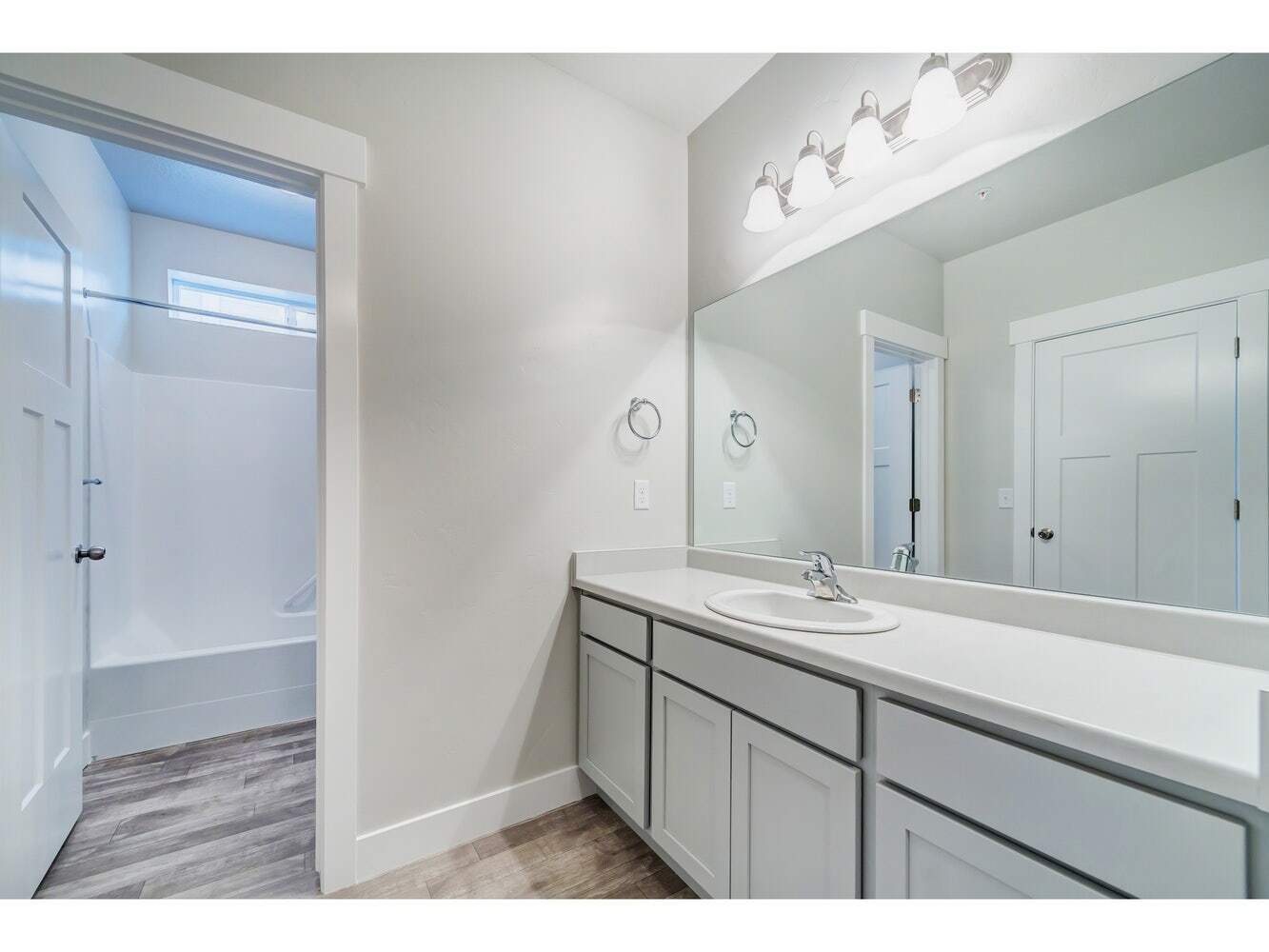 Master Bath - 620 n emery ln