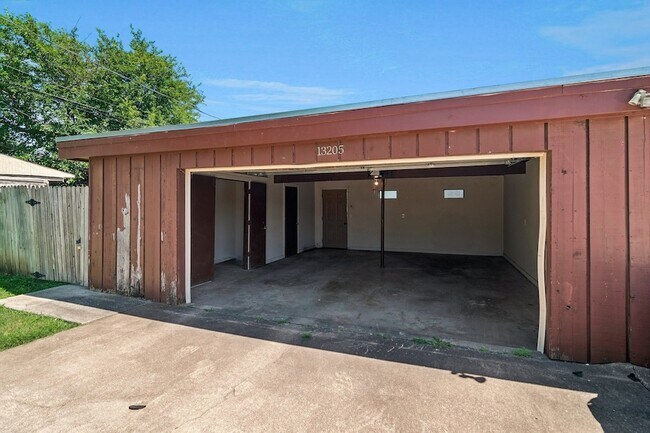 Building Photo - 13205 Kit Ln