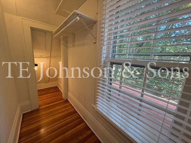 Building Photo - 817 S Hawthorne Rd