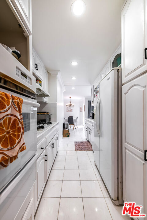 Building Photo - 423 Rexford Dr