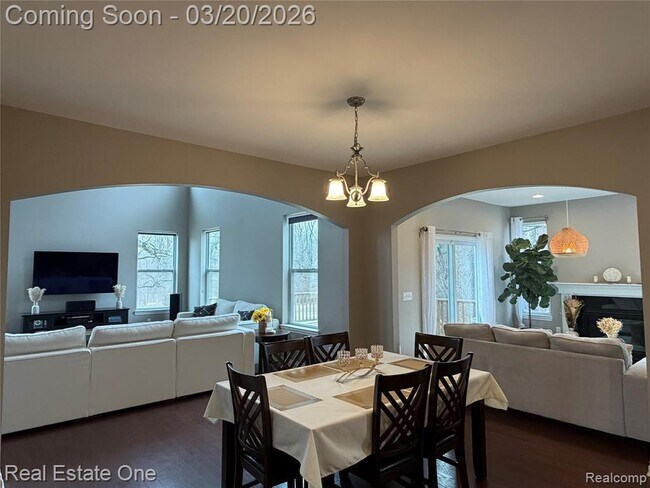 Building Photo - 58206 Sunflower Cir N