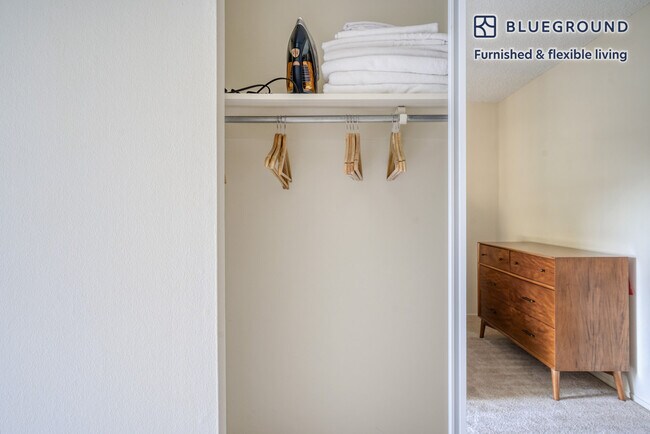 Building Photo - 1560 Sand Hill Rd