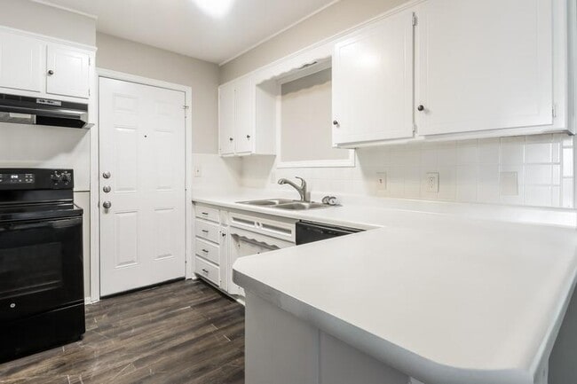 Building Photo - 1703 Fedderson Dr