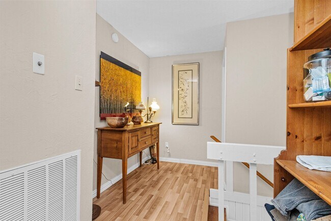 Building Photo - 628 Bullfrog Ln