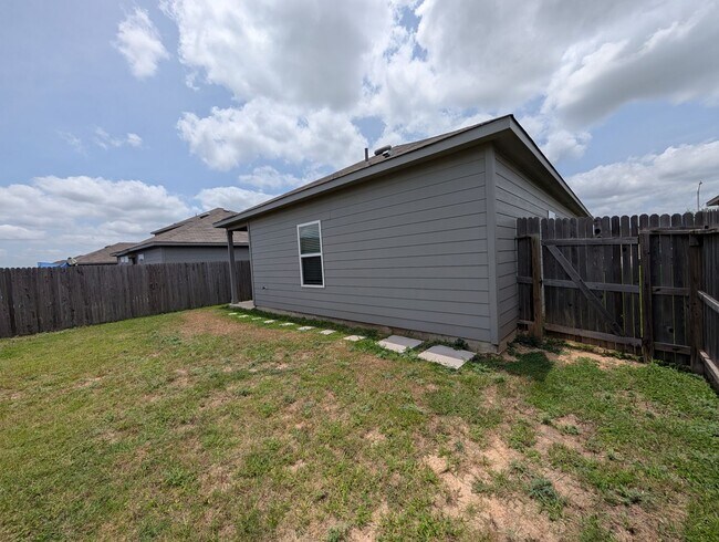 Building Photo - 3/2/2 in House Spring Valley / Luxury Vinyl Plank Through Out (NO Carpet) / Fenced in Yard / CISD...