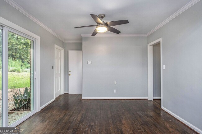 Building Photo - 388 Lakemoore Dr NE