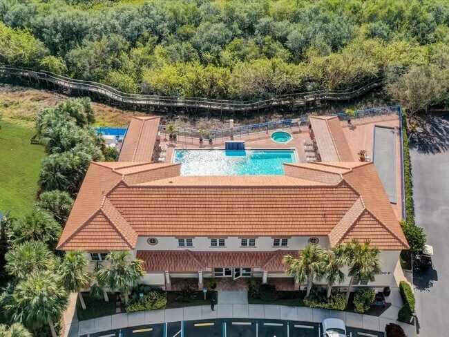 Building Photo - Beautiful Ocean Walk Condo Available April...