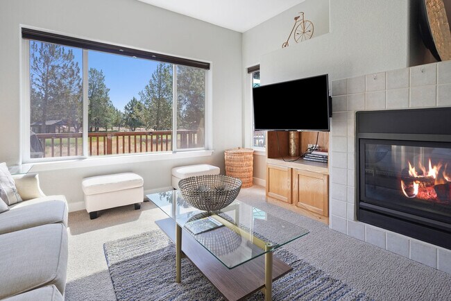 Building Photo - 1084 Golden Pheasant Dr