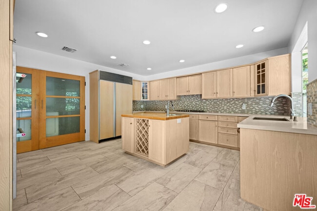 Building Photo - 435 Dalehurst Ave