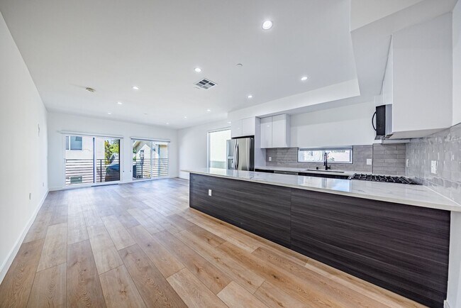 Building Photo - 11311 Collins St