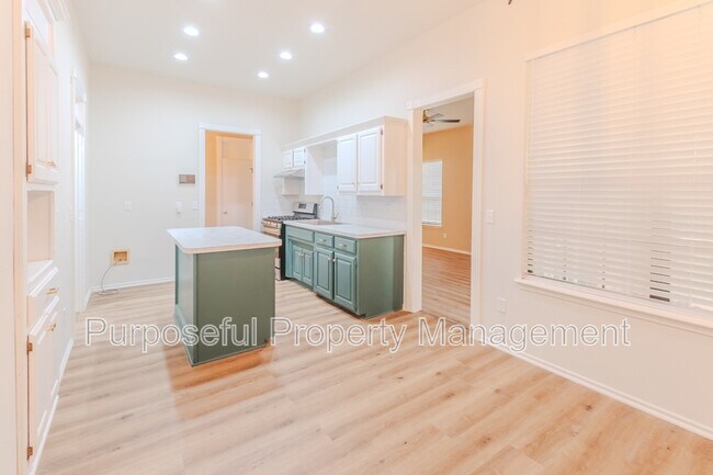 Building Photo - 1109 David Rd